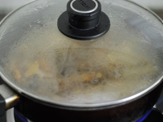 11、可乐鸡翅,盖上盖子，大火烧开，小火煮20分钟