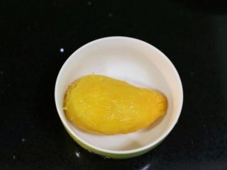 12、芒果班戟,处理芒果做内馅儿