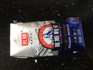 2、苹果布丁,酸奶一杯