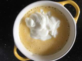 6、苹果布丁,里面加入酸奶