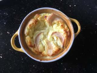 11、苹果布丁,然后直接放入烤箱，180度中层20分钟即可