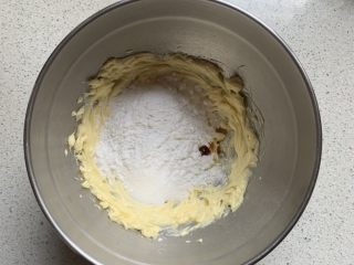 6、皇家曲奇,加入盐、糖粉、香草精