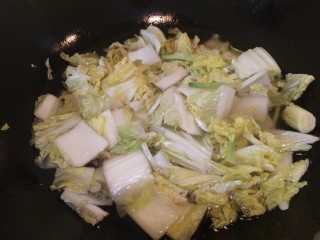 9、娃娃菜火腿炖豆腐,加入清水