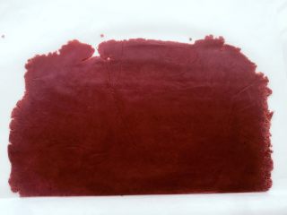 3、#不一样的泡芙#修女泡芙,把面团压成0.3cm厚的薄片，用保鲜膜包起来，放冰箱冷冻待用