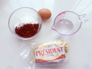 4、#不一样的泡芙#修女泡芙,称取好泡芙所需材料