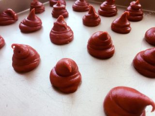 14、#不一样的泡芙#修女泡芙,在烤盘上挤出大小两种规格的面糊