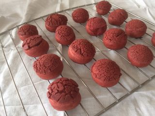 17、#不一样的泡芙#修女泡芙,烤好的泡芙出炉晾凉