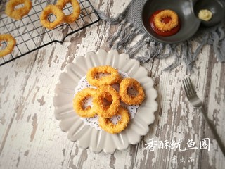 13、香酥鱿鱼圈,香酥鱿鱼圈装盘上桌啦！