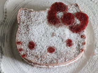 12、HelloKT蒸米糕，又萌又美味,KT蒸糕就完成了，是不是非常可爱呢？