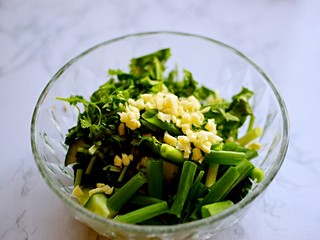 9、凉拌黄瓜,加蒜末