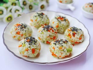 19、西兰花肉松芝士饭团,味道太赞了。