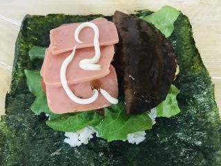 4、紫菜包饭,放火腿+沙拉酱，放牛排+黑椒汁