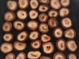 13、孜然烤香菇,给香菇翻面，继续烤10分钟