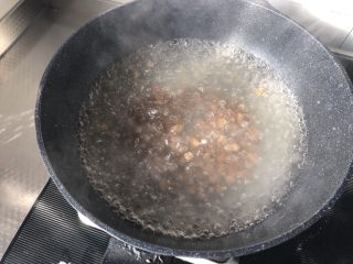 8、珍珠奶茶,水烧开后加入适量珍珠，再烧开后转小火煮15分钟。