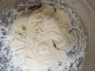 5、芒果雪糕（无冰渣）,打发至花纹清晰