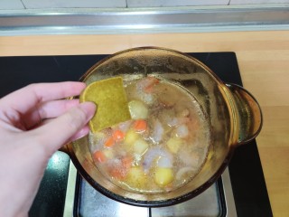 7、一人食的咖喱大虾饭,加入咖喱块