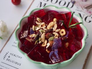 13、夏日清爽甜品--火龙果凉粉,也可以撒上喜欢的坚果????