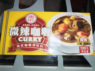 2、浓香咖喱鸡饭,咖喱块，一盒大概可以做2次