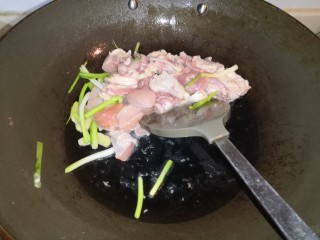 10、浓香咖喱鸡饭,下鸡块