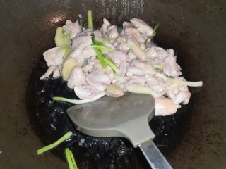 11、浓香咖喱鸡饭,翻炒均匀1-2分钟