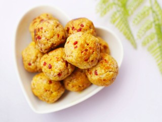 17、酸甜可口的草莓脆米粉球,动手做起来~