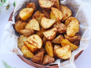 11、好吃到吮指的烤薯角,外脆内软。