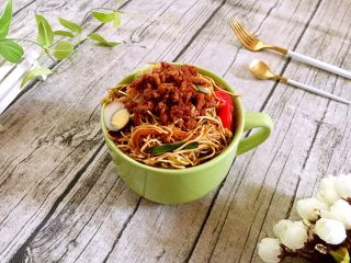 19、香辣肉末炒面,成品图。