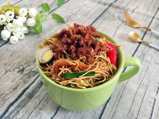 20、香辣肉末炒面,成品图。