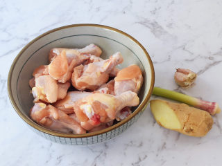 1、香酥小鸡腿,准备好材料