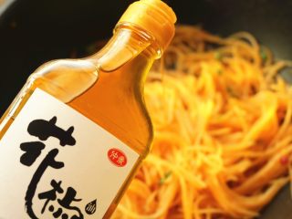 13、红油土豆丝,加入仲景花椒油。