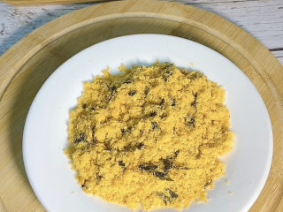 4、肉松仙贝,准备一碟肉松