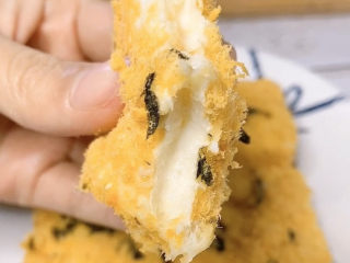 14、肉松仙贝,尝一下，味道超级棒呢，和买的仙贝没差呢。