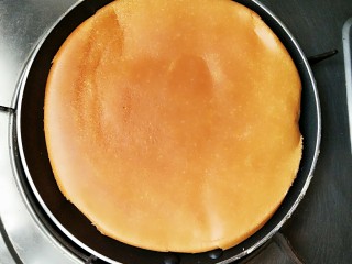 13、豆乳盒子（平底锅版，无奶油不甜腻）,一面烘好之后翻面烘一下另外一面。