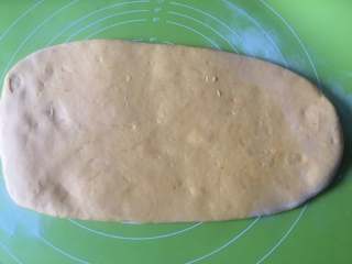 11、黄金小馒头,擀成长方形，食指厚度就可以了