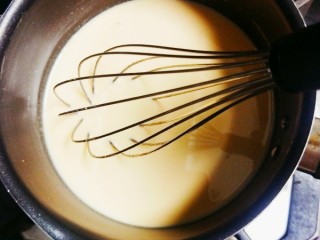 9、香芋布丁,放入天然气中加热