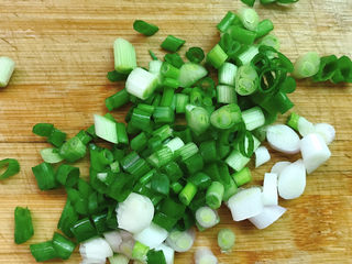 2、胡萝卜蛋炒饭,切成末