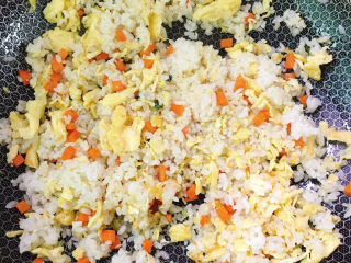 11、胡萝卜蛋炒饭,翻炒均匀