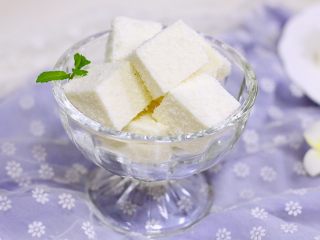 9、椰奶小方,吃不完的记得放在冰箱内冷藏保存。