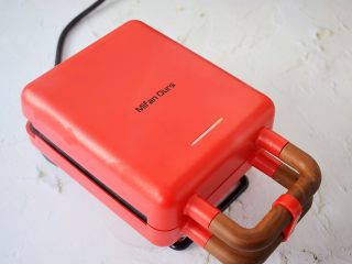 8、华夫饼,再盖上华夫饼机的上盖