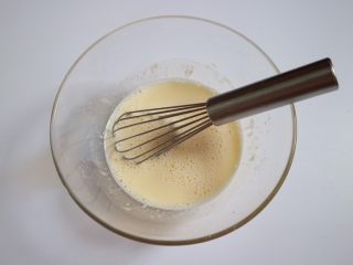 21、日式泡芙蛋糕卷,彻底混合均匀