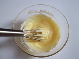 25、日式泡芙蛋糕卷,搅拌至黄油融化,质地细腻顺滑,冷藏备用