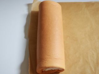 39、日式泡芙蛋糕卷,卷起来放入冰箱冷藏定型