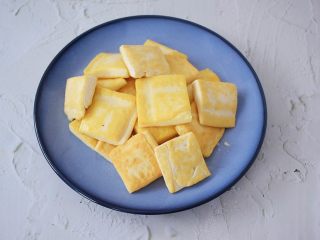5、香煎豆腐,盛出备用