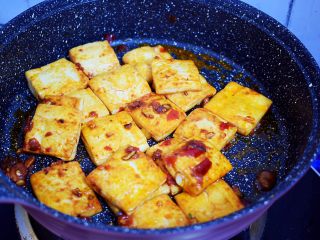 10、香煎豆腐,翻炒均匀