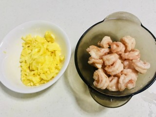 13、菠萝虾仁炒饭,盛出备用