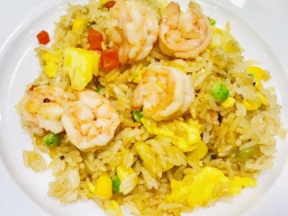 18、菠萝虾仁炒饭,起锅装盘
