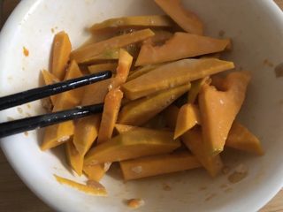 6、蛋黄南瓜,充分搅匀