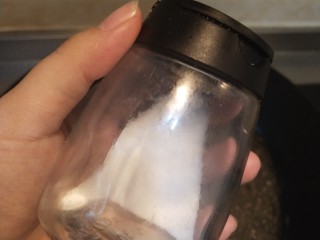 9、乡巴佬卤蛋,盐