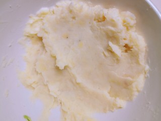 10、草莓山药,搅拌均匀 山药泥更加细腻