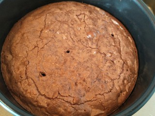 9、抹茶奶酪慕斯核桃布朗尼（8寸）,170度烤30分钟。